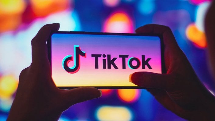 SOTTO LA LENTE:  TIK TOK